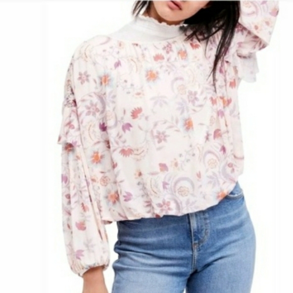 Free People Tops - IN MYSTERY BUNDLE. FREE PEOPLE Floral Blousy top 8% spandex
